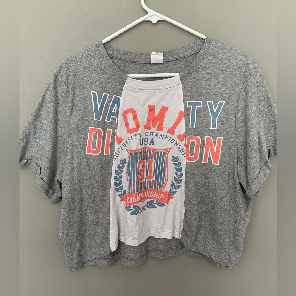 Women’s gray graphic shirt